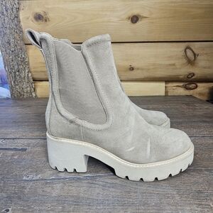 Womens slip-on swade ankle boots. Size 7.5 dolce vita beige boots